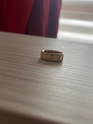 Anillo de guess