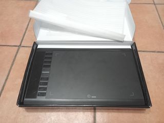 Tableta gráfica ugee m708