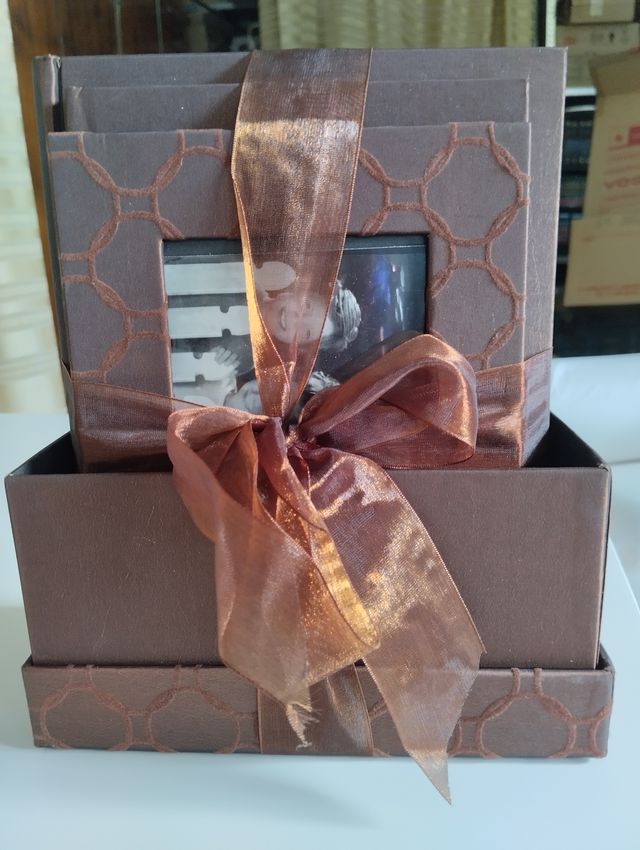 KITS REGALO PORTAFOTOS, ALBUM, CUADERNO Y CAJA