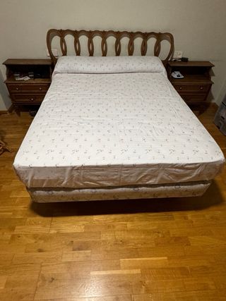 Somier+colchon 135+Almohada+2 mesitas+cabecero
