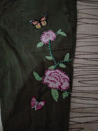 pantalones guess verde bordados