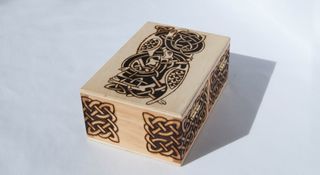 Caja de madera Celta Pirograbada