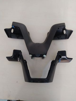 -Peugeot Elyseo 50 cc, 2 tiempos.Tapa manillar