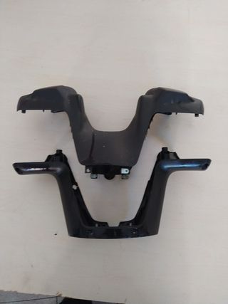 -Peugeot Elyseo 50 cc, 2 tiempos.Tapa manillar