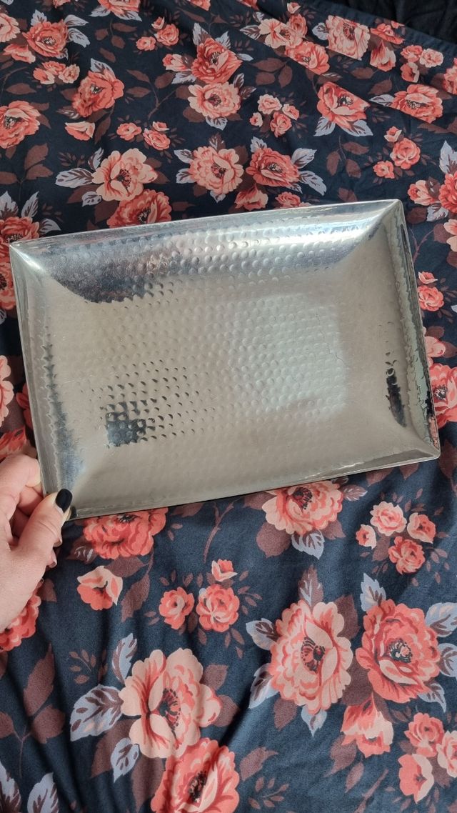 Bandeja de acero decorativa