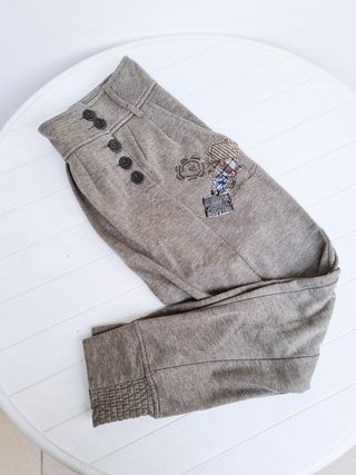 Pantalón DESIGUAL Talla XL beige apliques bordado