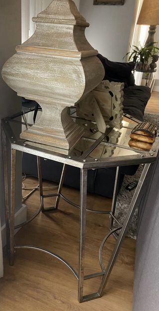 mesa auxiliar espejo y acero