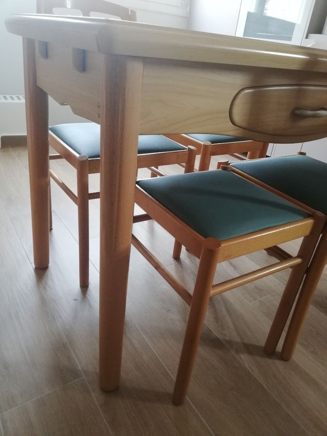 Mesa, sillas y Taburetes marca Cancio