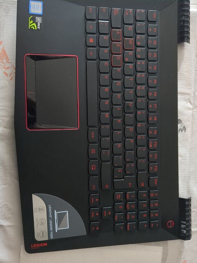 Carcasa y teclado
