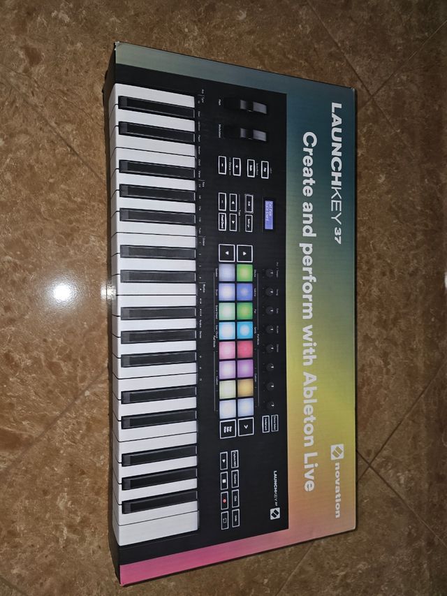 Piano novation Launchkey  37 mk3