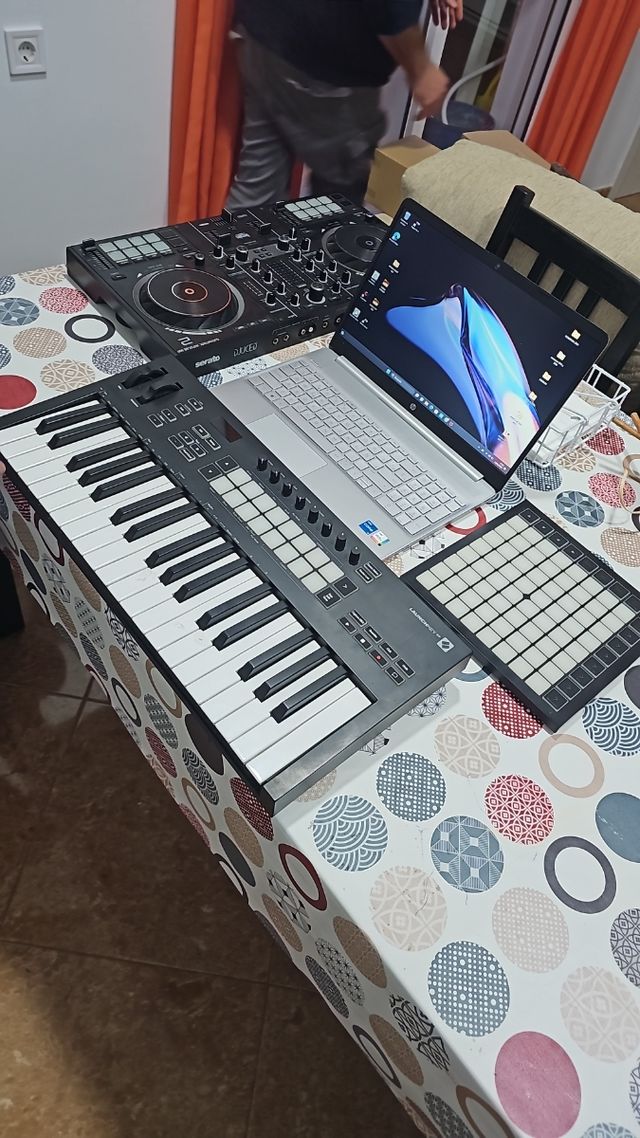 Piano novation Launchkey  37 mk3