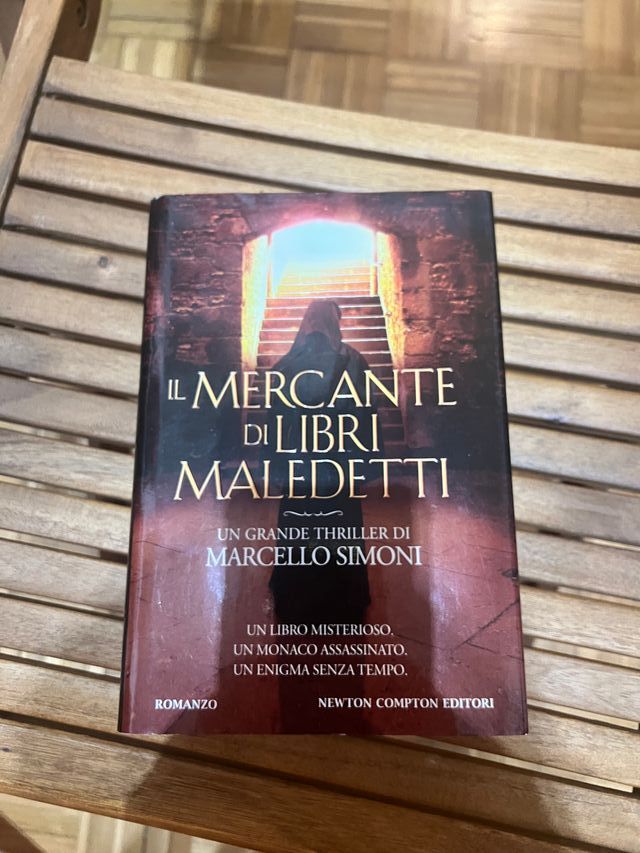 Libro "il mercante di libri maledetti" di Simoni