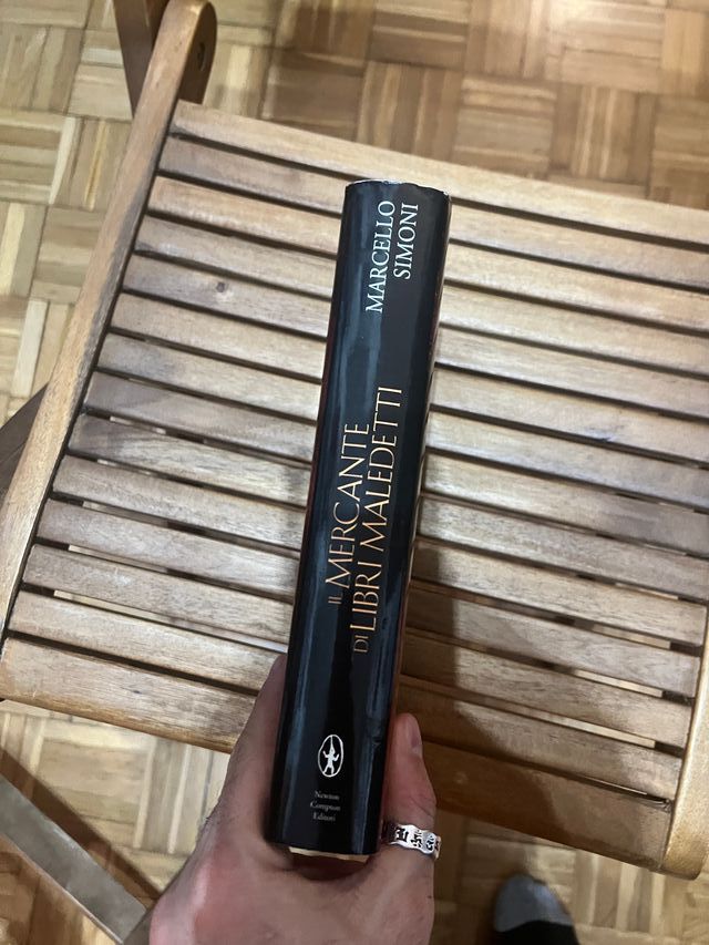 Libro "il mercante di libri maledetti" di Simoni