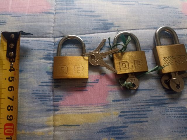 Lote candados pequeños. Medidas en fotos.