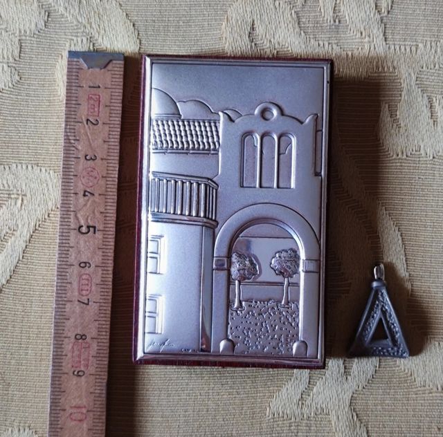 Miniatura in argento e legno