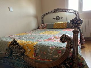 Cama de matrimonio antigua de laton