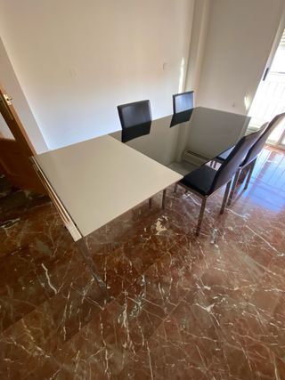 Mesa comedor moderna extensible + sillas