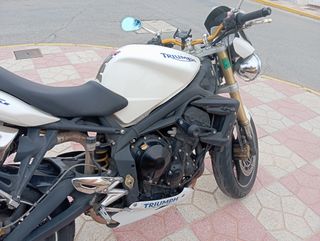 Triumph street triple 675