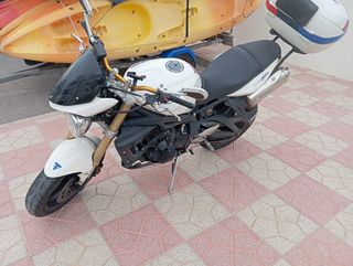 Triumph street triple 675