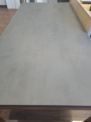 tavolo con struttura in acciaio inox