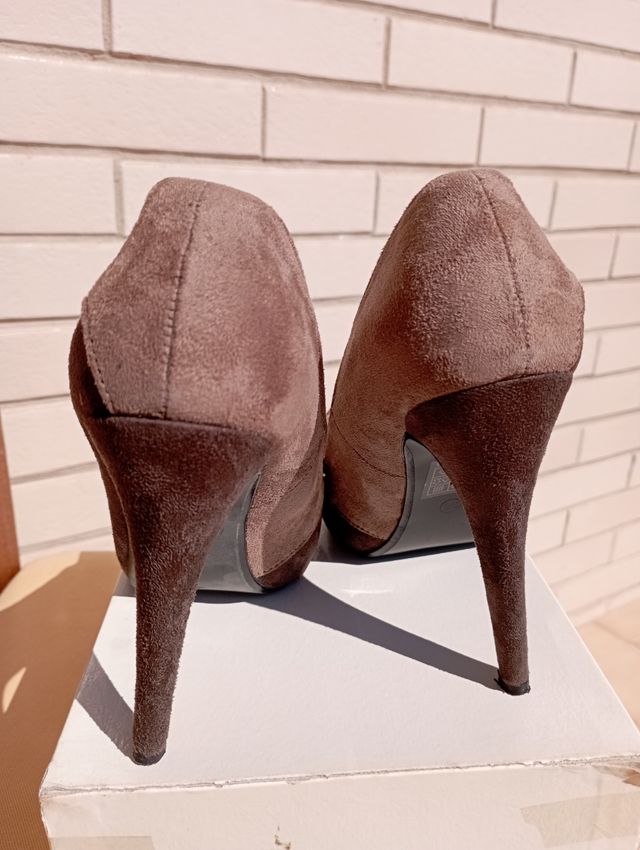 Décolleté scamosciate