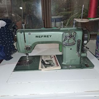 Maquina owerlock singer