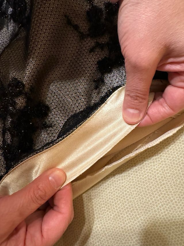 Tubino di pizzo nero e oro 