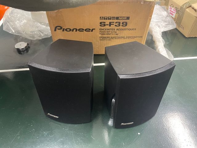 Altavoces Pioneer por estrenar