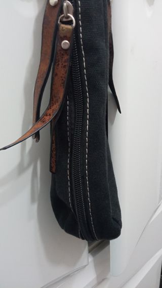 Bolso negro tela de hombro.Correa detallesmarron