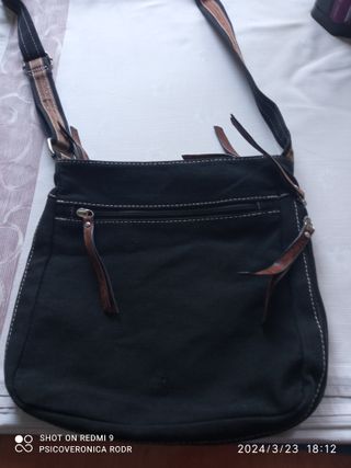 Bolso negro tela de hombro.Correa detallesmarron