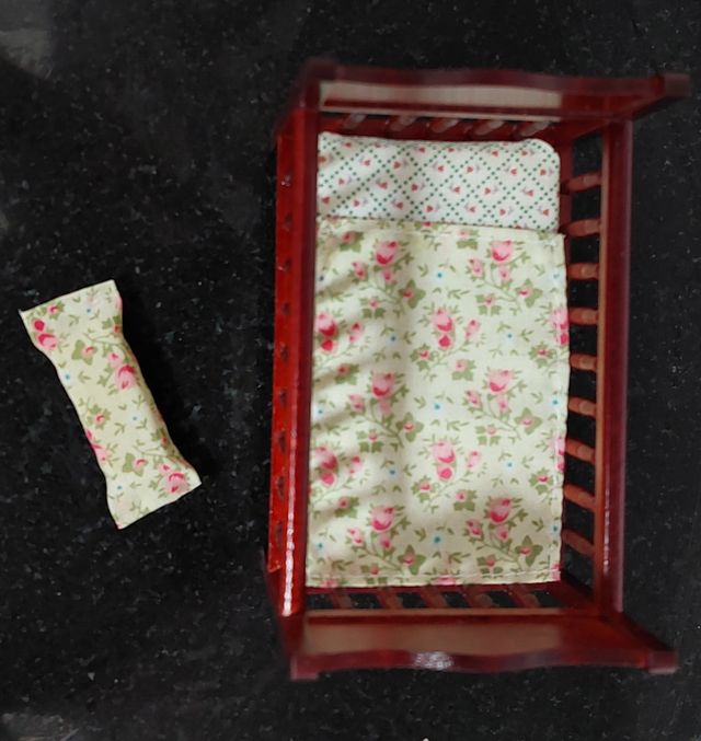 CUNA BEBE PARA CASA DE MUÑECAS