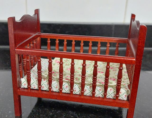 CUNA BEBE PARA CASA DE MUÑECAS