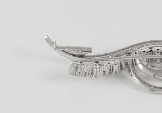 Broche en oro blanco 18k con brillantes 1.58 ct