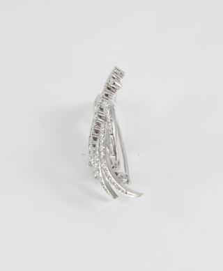 Broche en oro blanco 18k con brillantes 1.58 ct