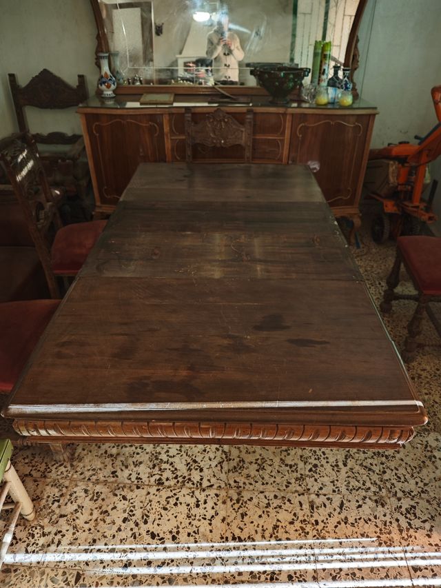 mesa más vieja que la tana de madera y 6 sillas an