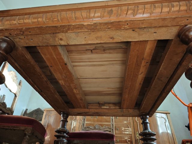 mesa más vieja que la tana de madera y 6 sillas an