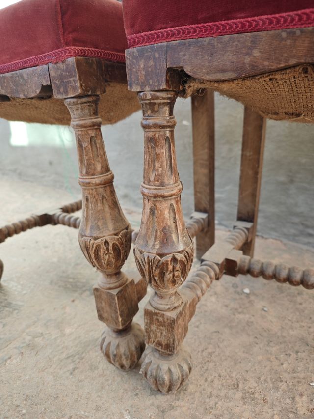 mesa más vieja que la tana de madera y 6 sillas an