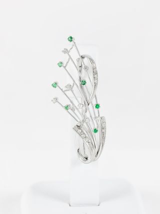 Broche en oro blanco 18k con brillantes/esmeraldas