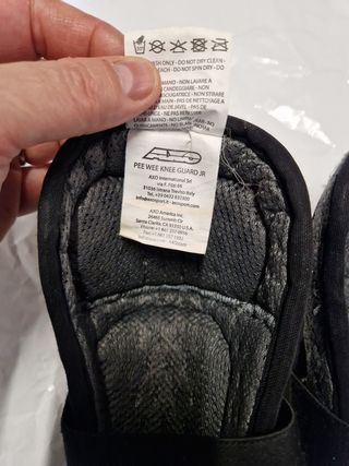 Pantaloni Progrip e ginocchiere Axo per BMX