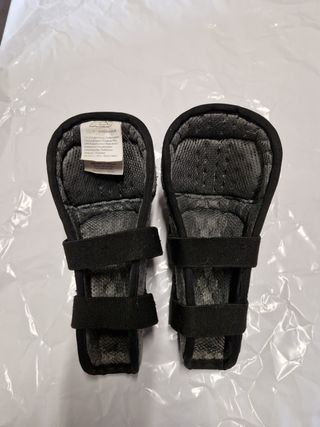 Pantaloni Progrip e ginocchiere Axo per BMX