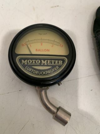 Antico manometro MOTO METER in bachelite