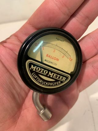 Antico manometro MOTO METER in bachelite