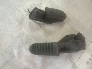 Reposapiés Honda Dominator 