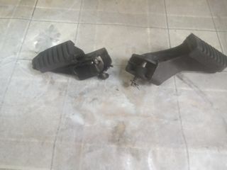 Reposapiés Honda Dominator 