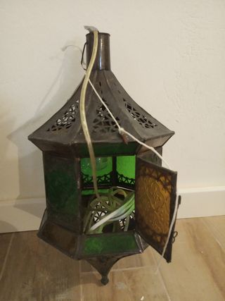 Lámparas orientales de hierro forjado y vidrio