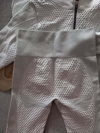 Conjunto ropa yoga a estrenar
