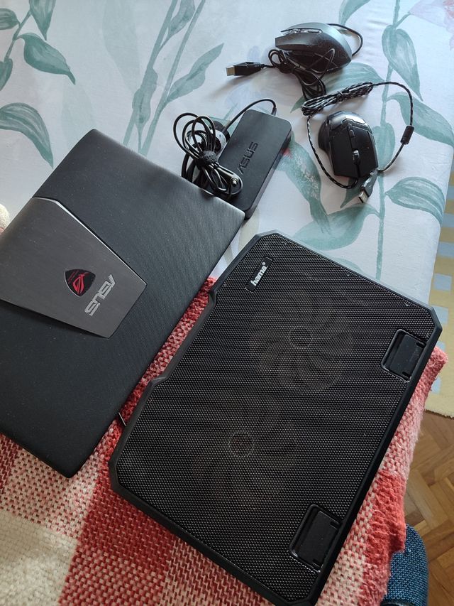 PC Asus Republic Of Gamers (Portátil)