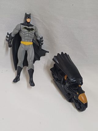 personaggio batman 12cm + moto cm 10