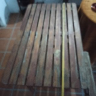 Banco de madera y mesa