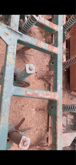 Grada de 11 brazos de muelles y formon